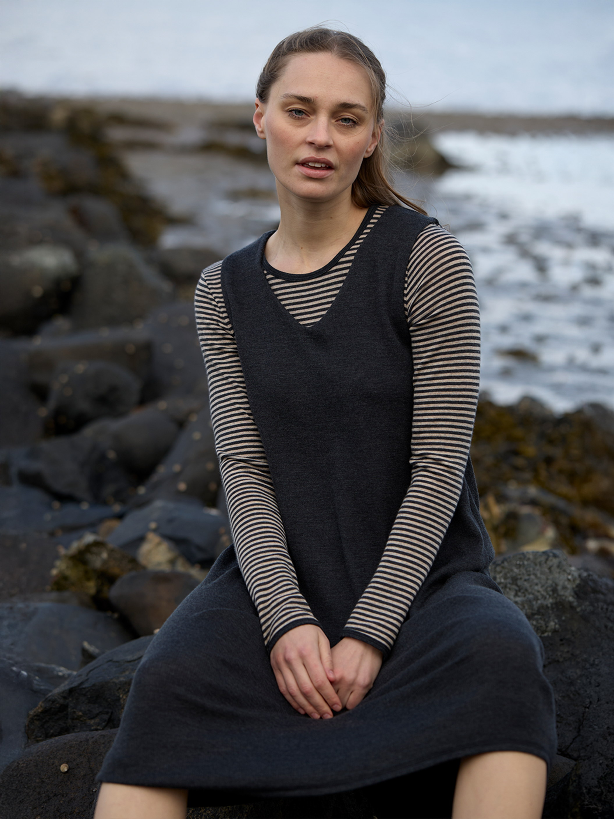 Dress V neck wool rib
